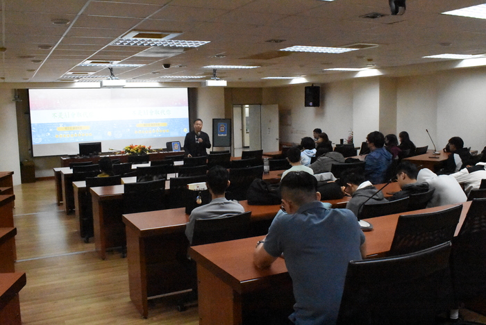 114.12.04「不是AI會取代你」講座活動 主講人：楊正宏教授圖片