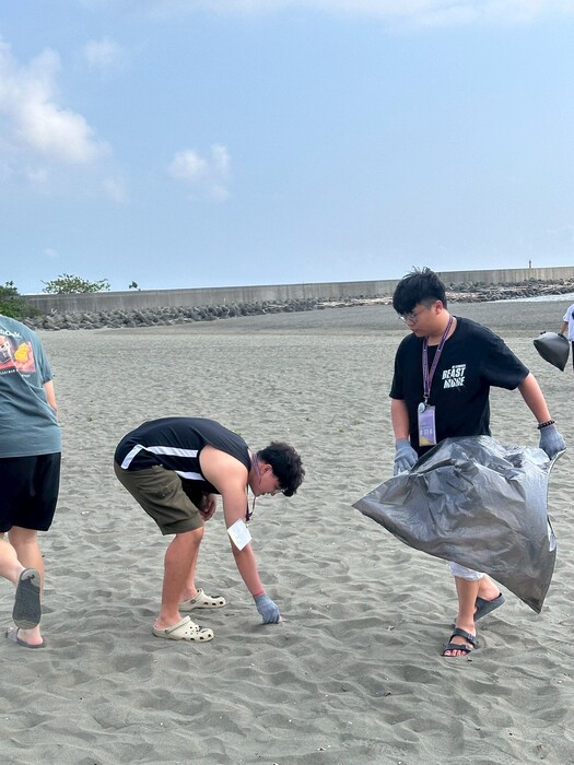 114.04.23【系學會】資電共濟，蔚藍在起淨灘活動照片圖片